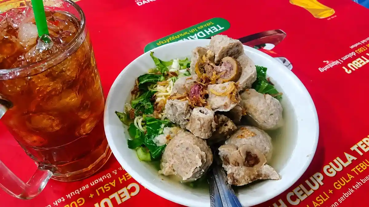 Soto & Lesehan Uyeng: Rasa Autentik di Hati Cilacap